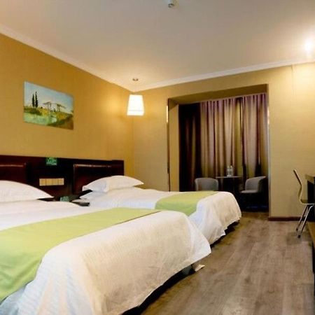 GreenTree Wulumuqi Airport Hotel Urumqi Buitenkant foto