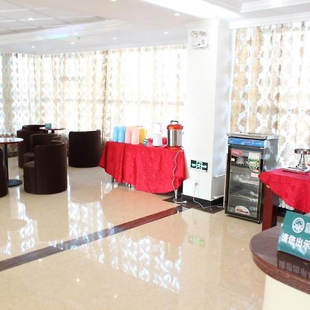 GreenTree Wulumuqi Airport Hotel Urumqi Buitenkant foto