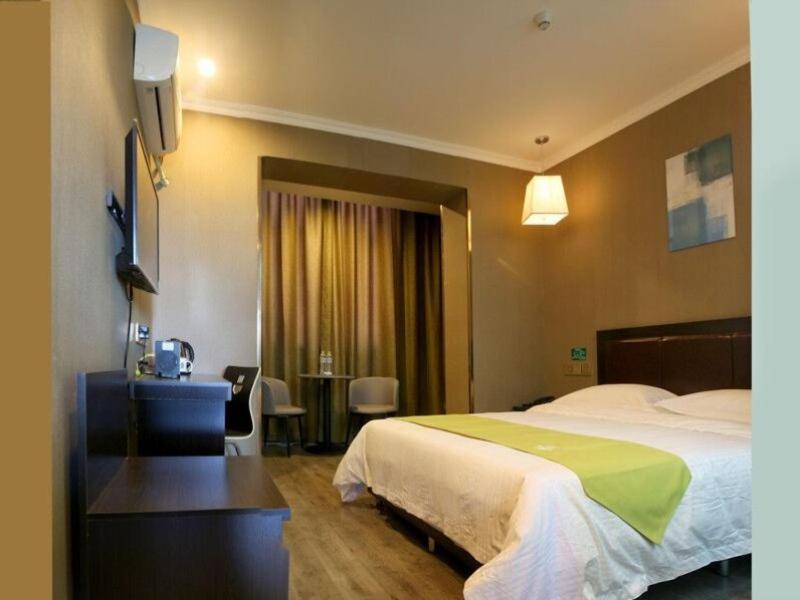 GreenTree Wulumuqi Airport Hotel Urumqi Buitenkant foto