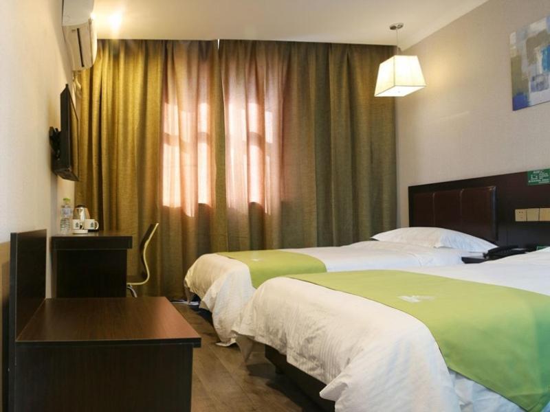 GreenTree Wulumuqi Airport Hotel Urumqi Buitenkant foto
