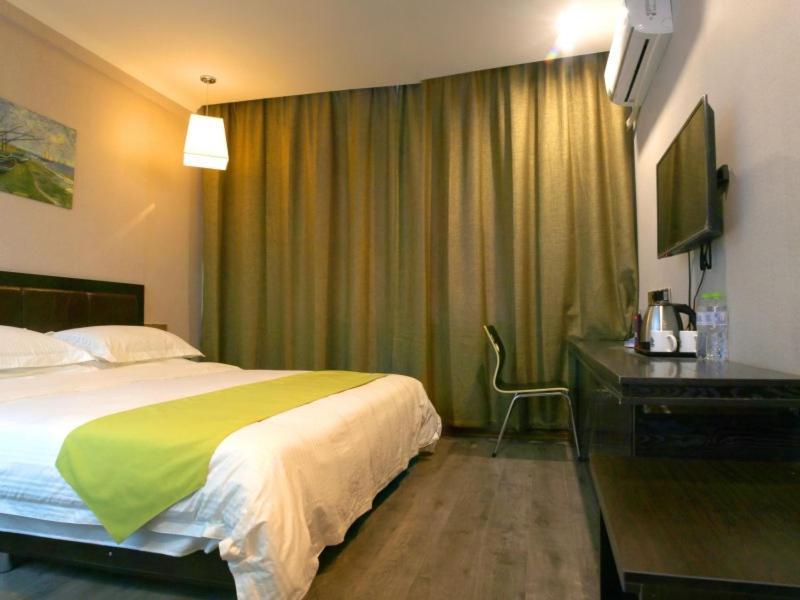 GreenTree Wulumuqi Airport Hotel Urumqi Buitenkant foto