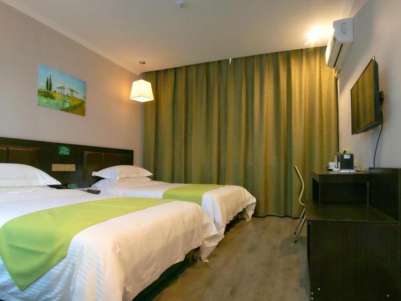 GreenTree Wulumuqi Airport Hotel Urumqi Buitenkant foto