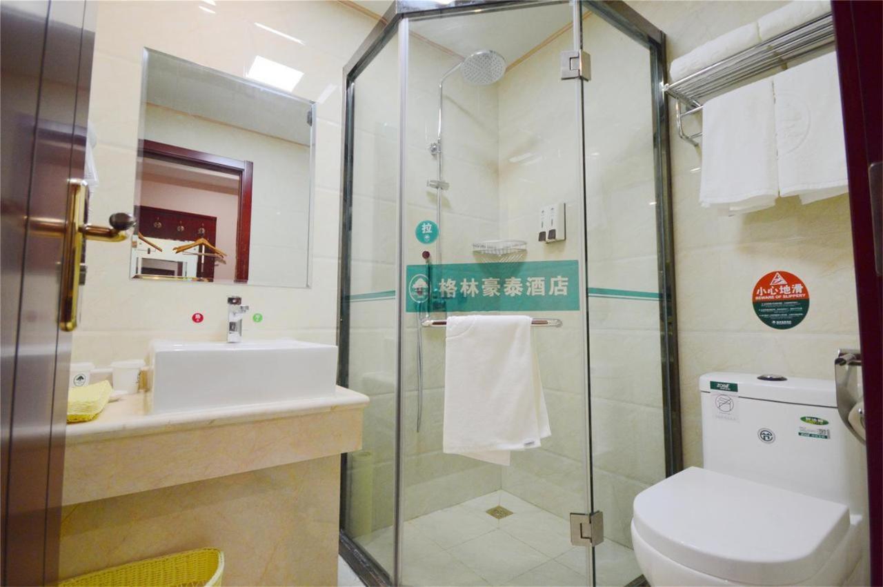 GreenTree Wulumuqi Airport Hotel Urumqi Buitenkant foto