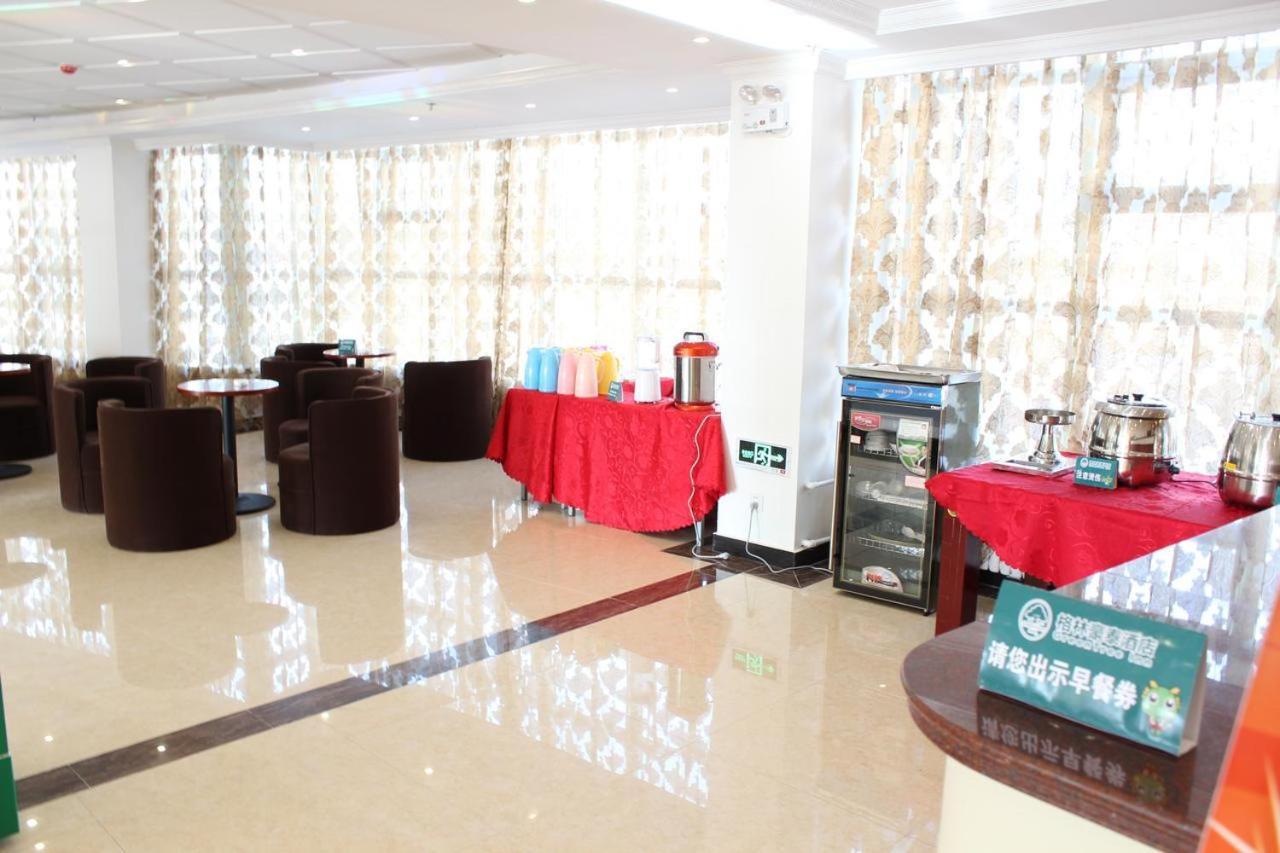 GreenTree Wulumuqi Airport Hotel Urumqi Buitenkant foto